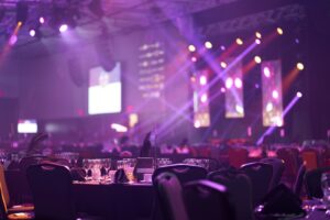 a room filled with lots of tables and chairs